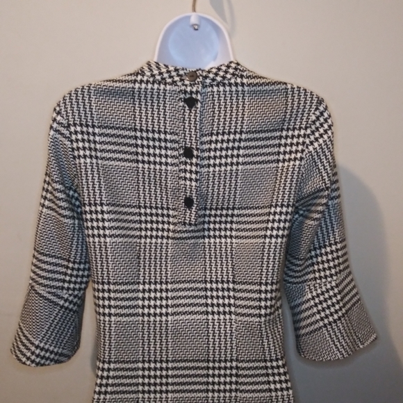 H&M Retro Style Black & White Houndstooth Sequinned Swan Brooch Sheath Dress - Picture 8 of 12